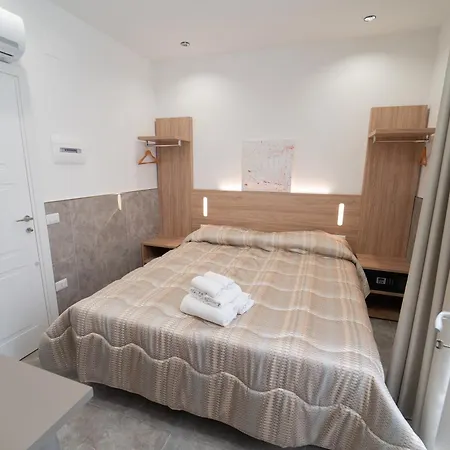 Toledo H, Naples Historical Center, By Clapa Group Hotel Room photo